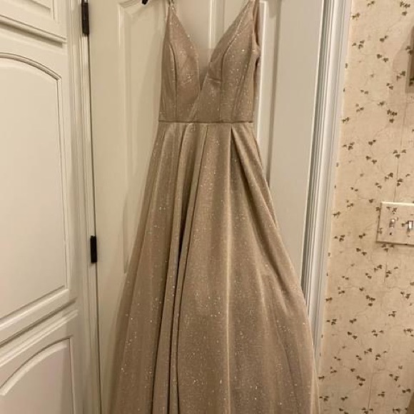 Prom dress-size 1 Gold glitter has pockets - Picture 1 of 3